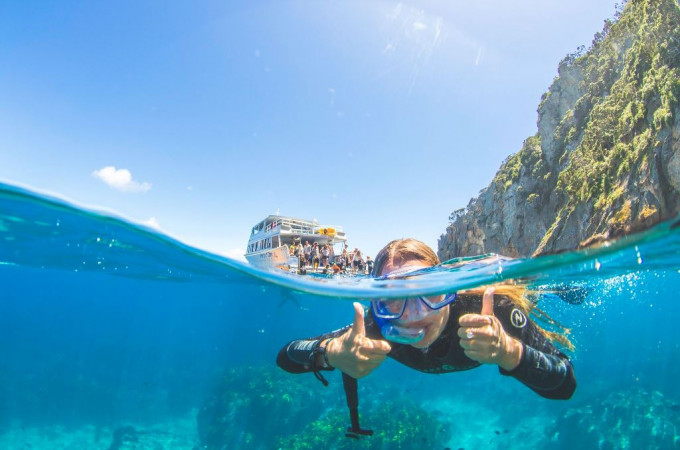 Dive! Tutukaka thumbs up