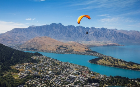 ParaglidingfromBobsPeak2 DQ Mar 2017